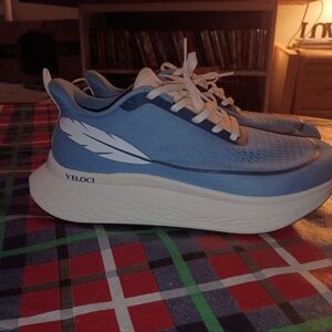 Veloci Ascent Blue and White Sneakers